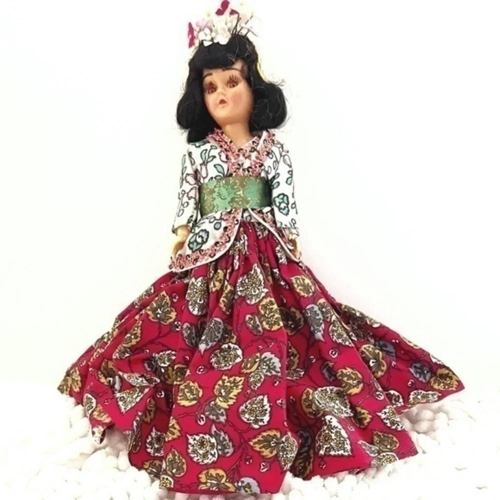 7! DOLLS! Vintage Dolls Of the World!